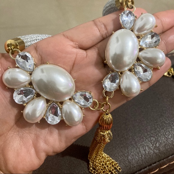 The GLAM GODDESS Statement Necklace - Picture 7 of 9